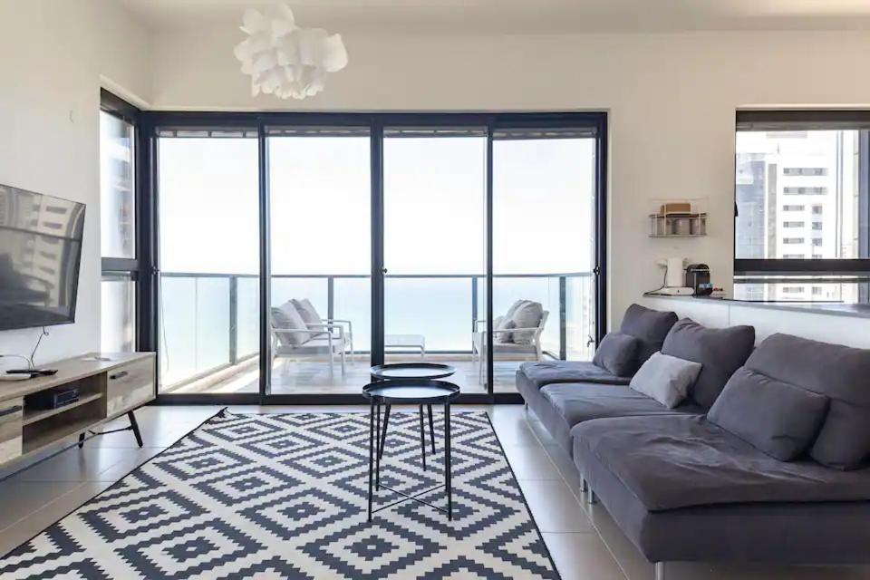 Oַ&O Group- Luxury Apt Tower Best Sea View Bat Yam Exterior photo
